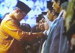 hujan-penghargaan-dalam-puncak-peringatan-hardiknas-2009