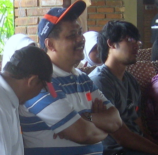 Almarhum Sukirno beserta anak