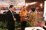 rektor-itb-resmikan-pembangkit-listrik-tenaga-surya-untuk-papua