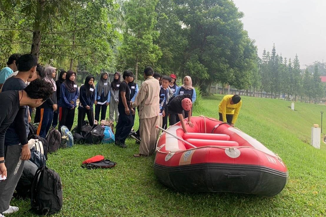 latihan-perahu-karet-kerja-sama-batalyon-iitb-dan-batalyon-ii-unpad