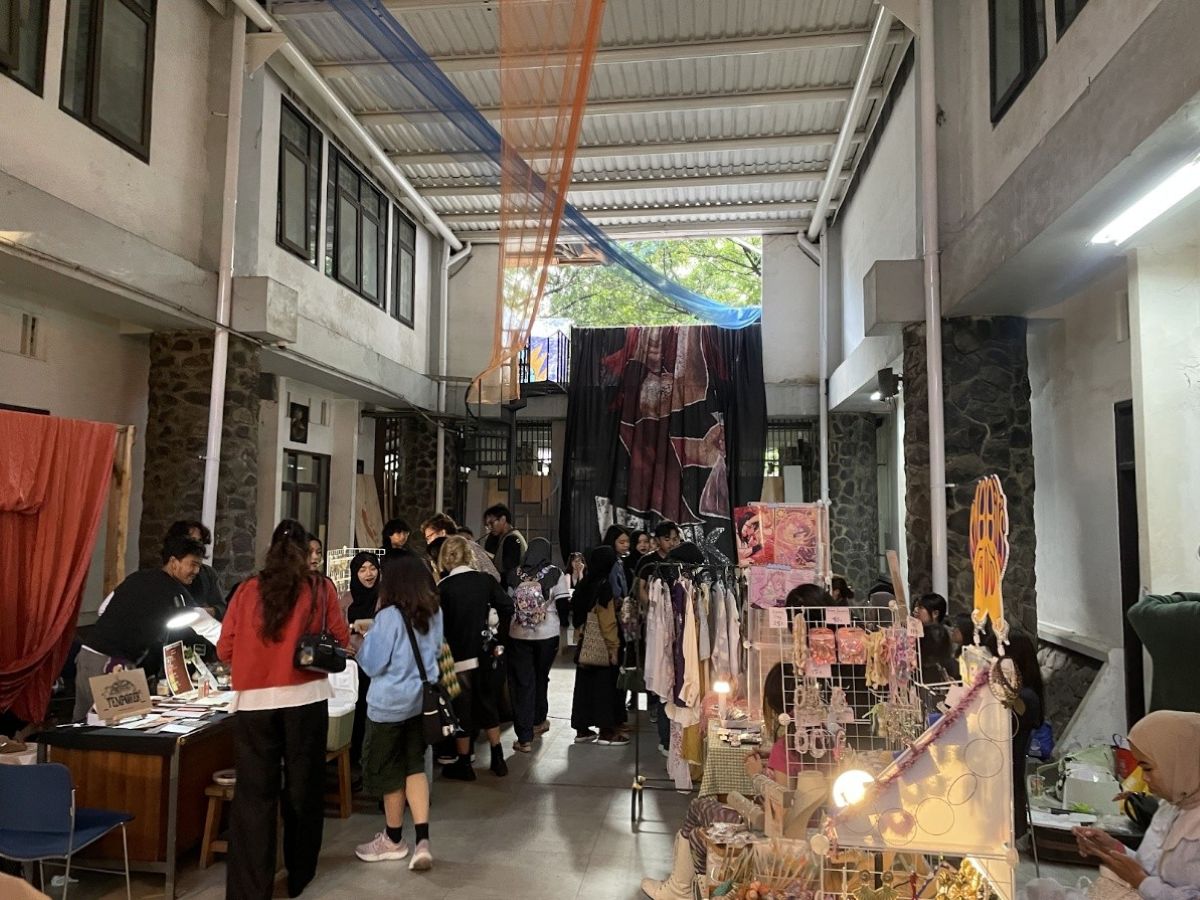 saling-senggol-ahead-of-itb-art-market-2025-a-space-for-collaboration-between-students-and-fsrd-alumni