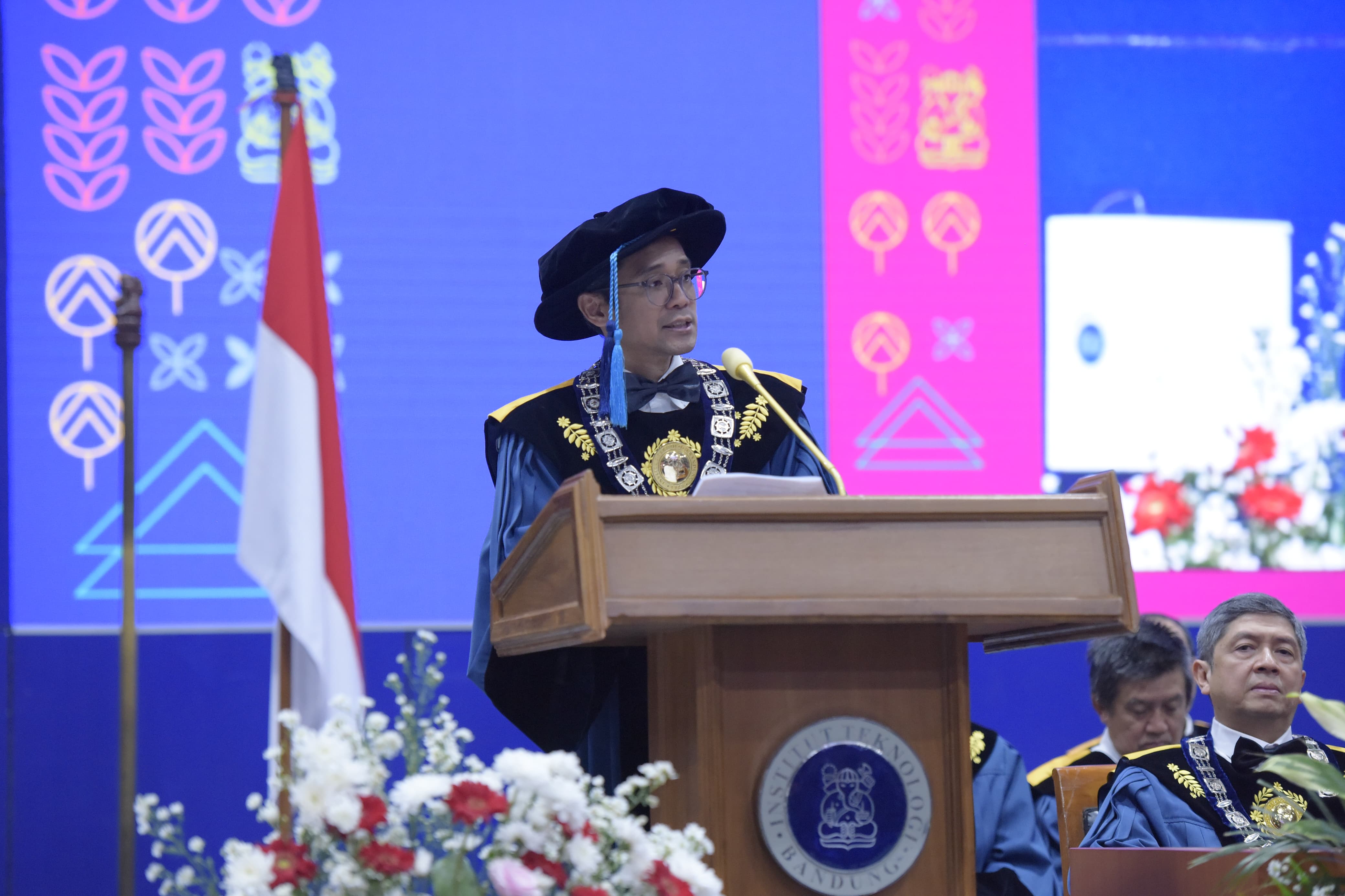 itb-holds-second-graduation-ceremony-for-the-20242025-academic-year-uniting-the-happiness-of-graduates-and-families