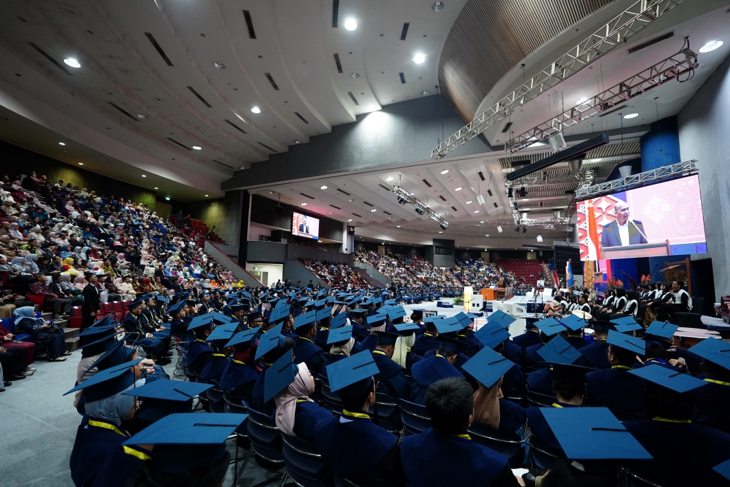 wisuda-itb-buktikan-pendidikan-inklusif-anak-sopir-angkot-hingga-kuli-bangunan-raih-mimpi