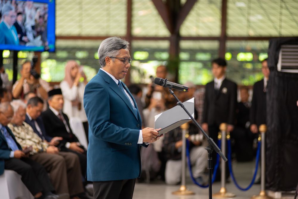 prof-tatacipta-dirgantara-resmi-dilantik-sebagai-rektor-itb-periode-2025-2030