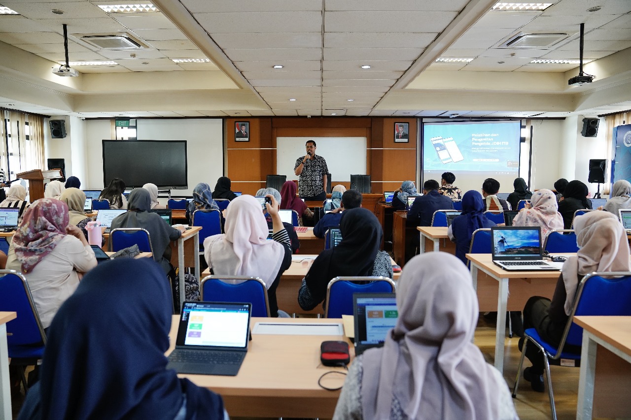 pelatihan-jdih-itb-tekankan-penguatan-teknologi-melalui-ai-dan-integrasi-pengelolaan-dokumen-hukum