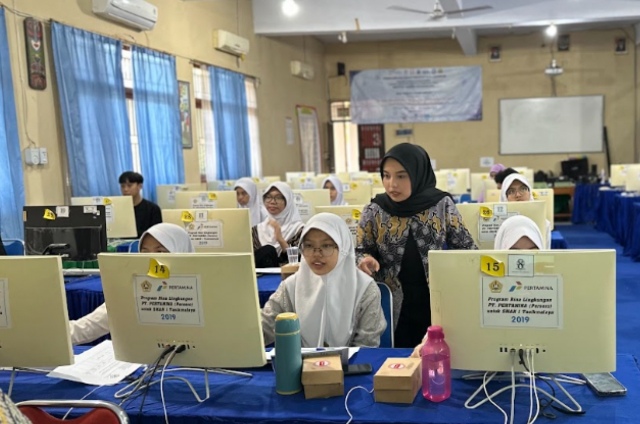 itb-analytical-chemistry-team-empowers-tasikmalaya-teachers-and-students-through-training