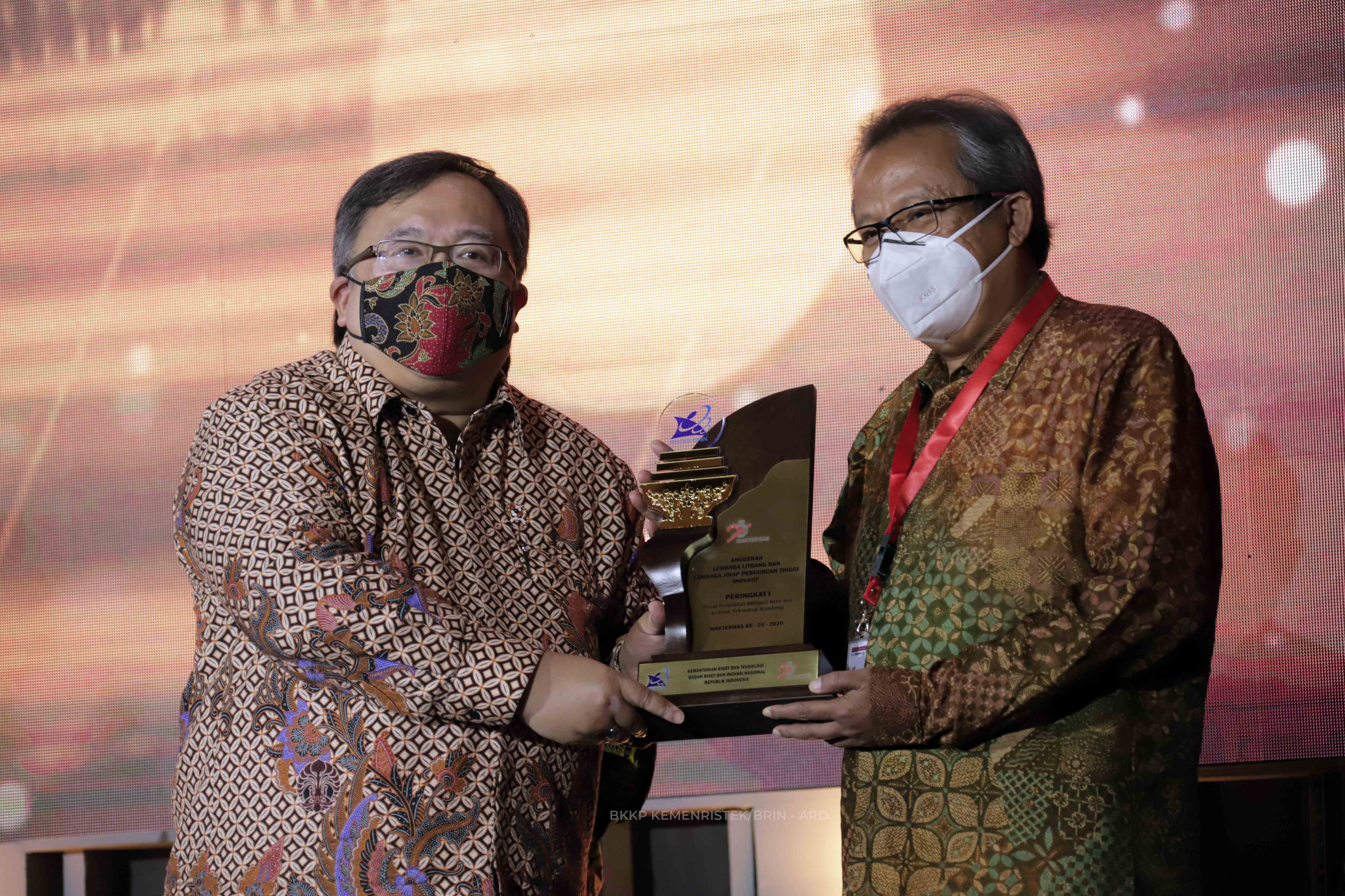 itb-won-the-1st-rank-of-the-best-innovative-higher-education-award-in-2020