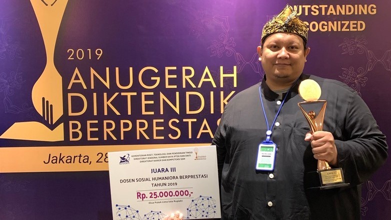 deny-willy-junaidy-ingin-menyebarkan-semangat-pengabdian-masyarakat-kepada-mahasiswa