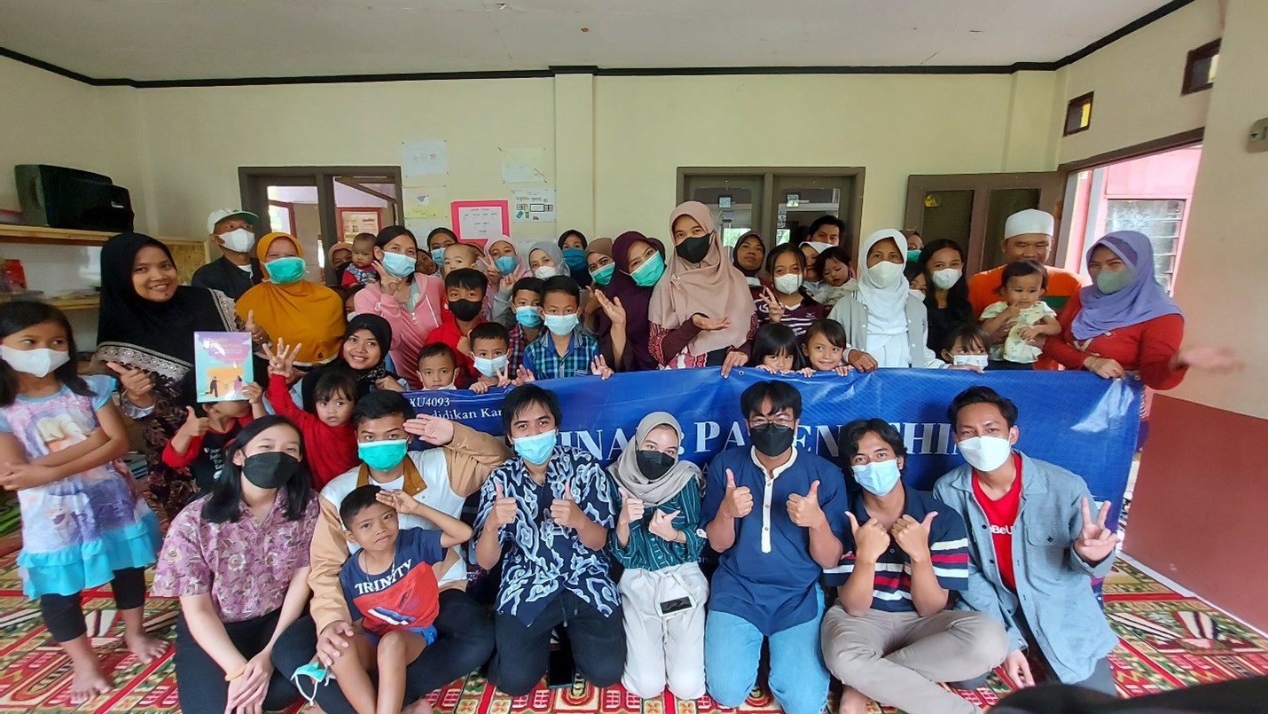 mahasiswa-itb-edukasi-orangtua-dan-anak-di-kampung-200-lewat-seminar-parentthink-dan-childrenthink