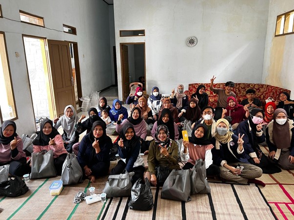 mahasiswa-itb-selenggarakan-pelatihan-pembuatan-tepung-mocaf-di-desa-cintaasih