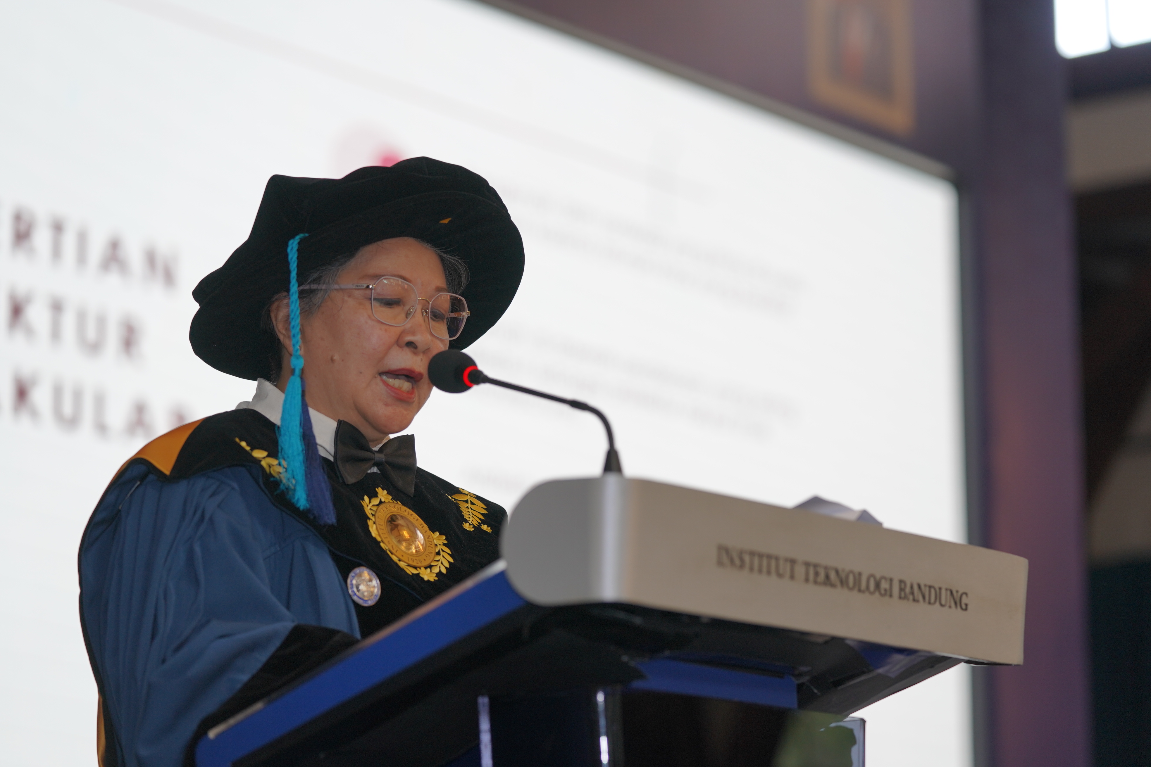 orasi-ilmiah-prof-himasari-hanan-arsitektur-vernakular-dalam-konsep-keberlanjutan