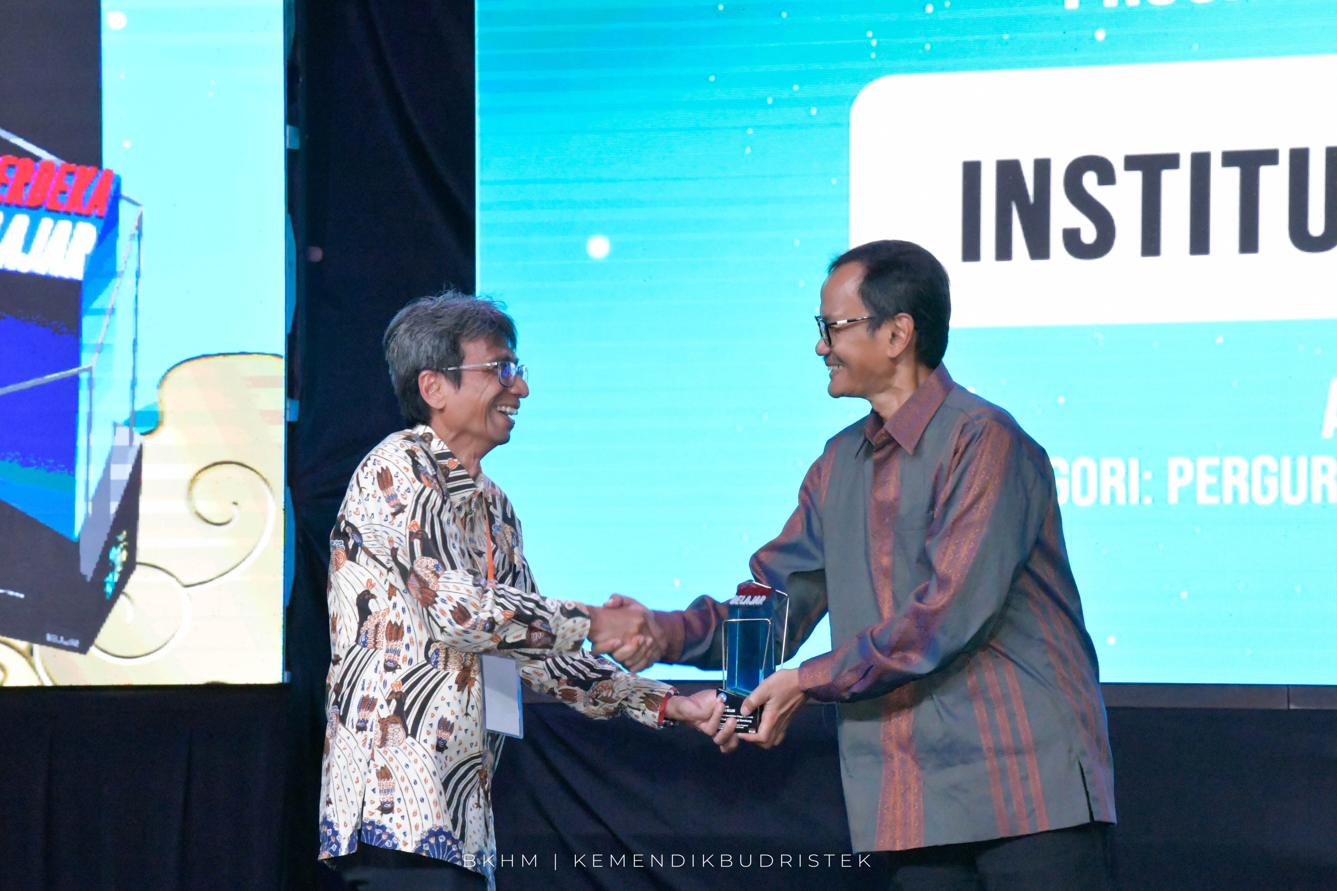 itb-raih-penghargaan-perguruan-tinggi-terbaik-program-matching-fund-dari-kemendikbudristek