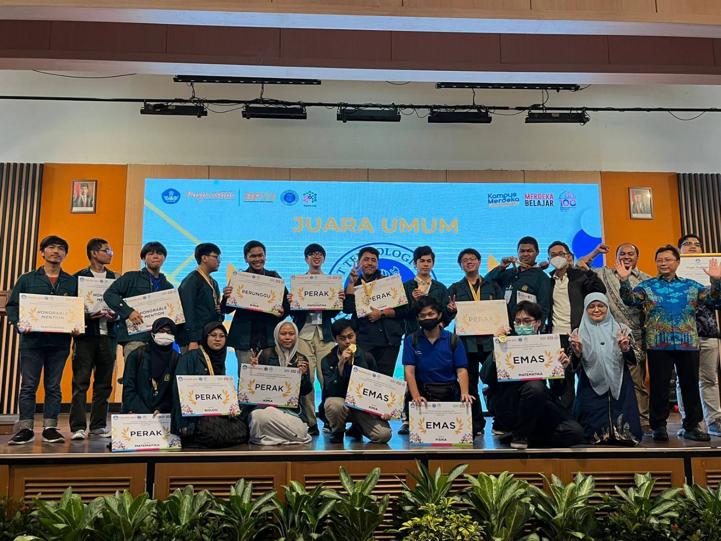 tiga-mahasiswa-itb-raih-honorable-mention-pada-onmipa-pt-2023