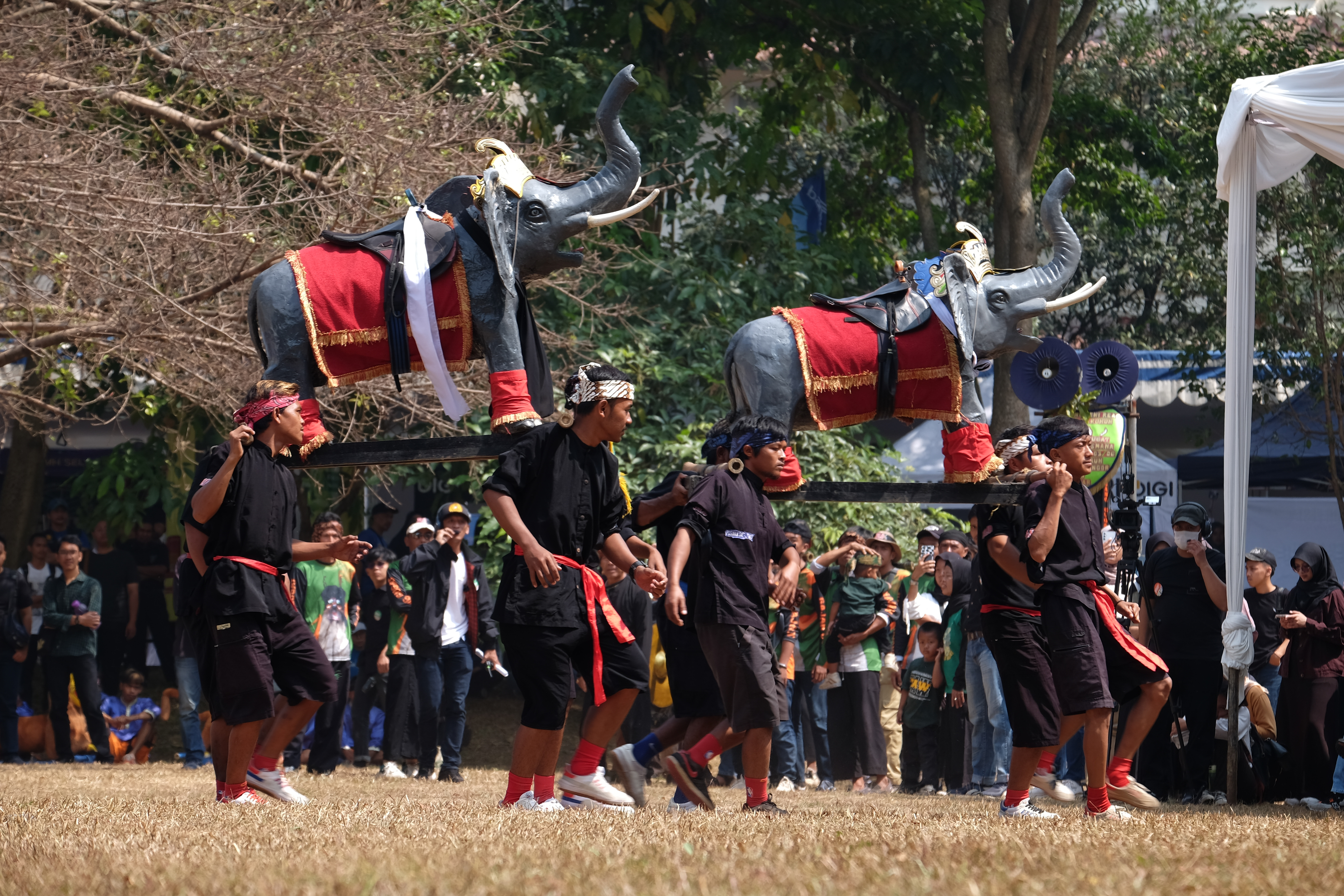 memulai-kegembiraan-itb-jatifest-2023-dengan-gagajahan-dan-tari-kalang-sunda