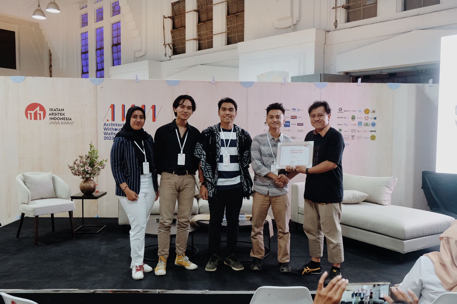 berdaya-bersama-hous-inc-raih-the-most-unique-perspective-pada-ideathon-2023-transformasi-koridor-jalan-asia-afrika-menjadi-ruang-inklusif