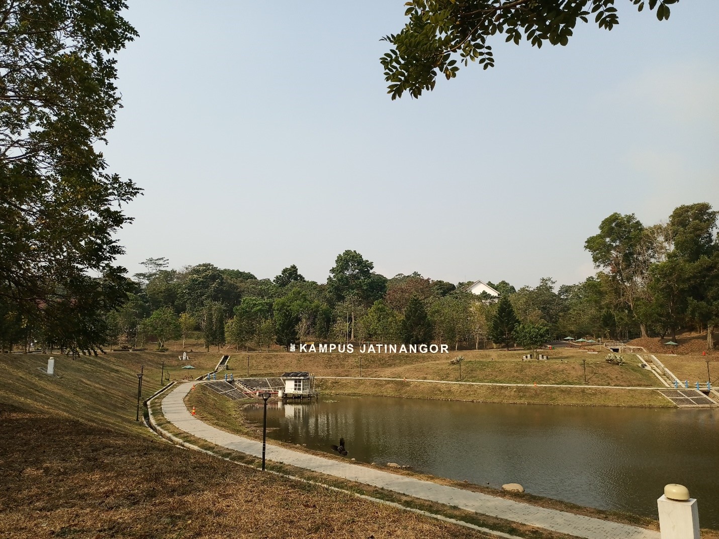 lahan-luas-dan-fasilitas-mencukupi-mahasiswa-tpb-2023-menikmati-perkuliahan-di-itb-kampus-jatinangor