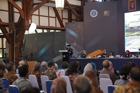 prof-endah-sulistyawati-explores-mount-papandayans-ecological-contribution-in-forest-restoration