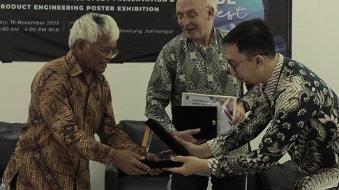 revolutionizing-agriculture-itb-professor-reveals-novel-oil-producing-organisms-and-strategies-for-saline-soil