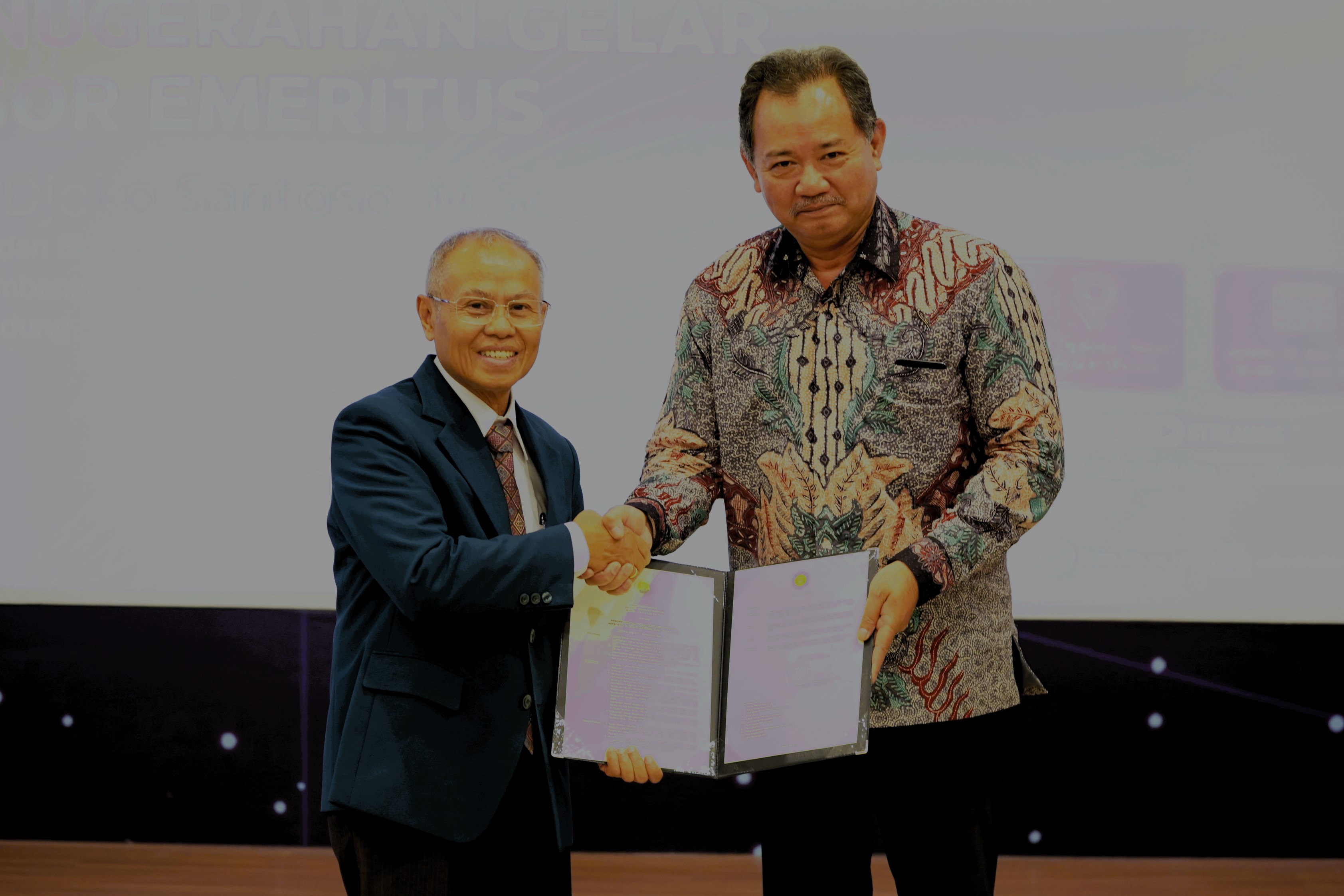 itb-menganugerahkan-gelar-profesor-emeritus-untuk-prof-djoko-santoso