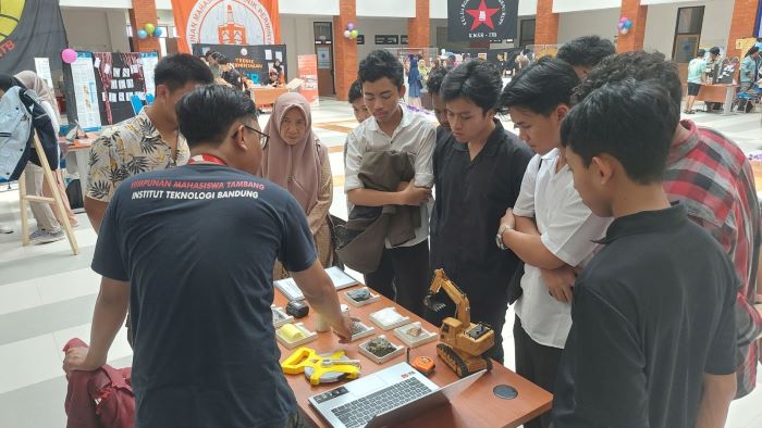 cireknowbition-kenalkan-itb-kampus-cirebon-lebih-dalam-kepada-masyarakat
