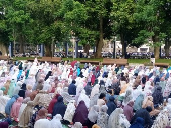 fasilitasi-warga-setempat-dan-mahasiswa-rantau-itb-gelar-salat-idulfitri-1445-h