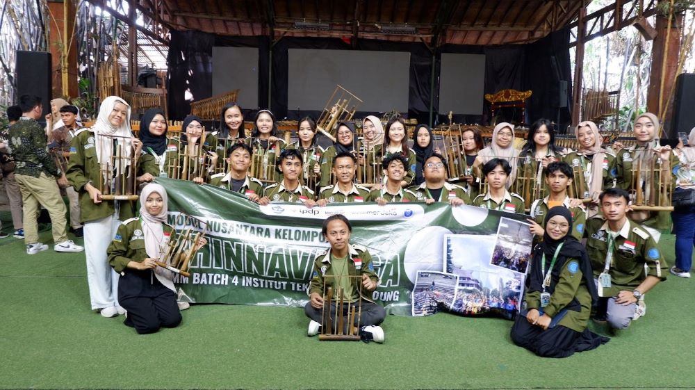budaya-berkolaborasi-mahasiswa-pmm-itb-batch-iv-kunjungi-saung-angklung-udjo