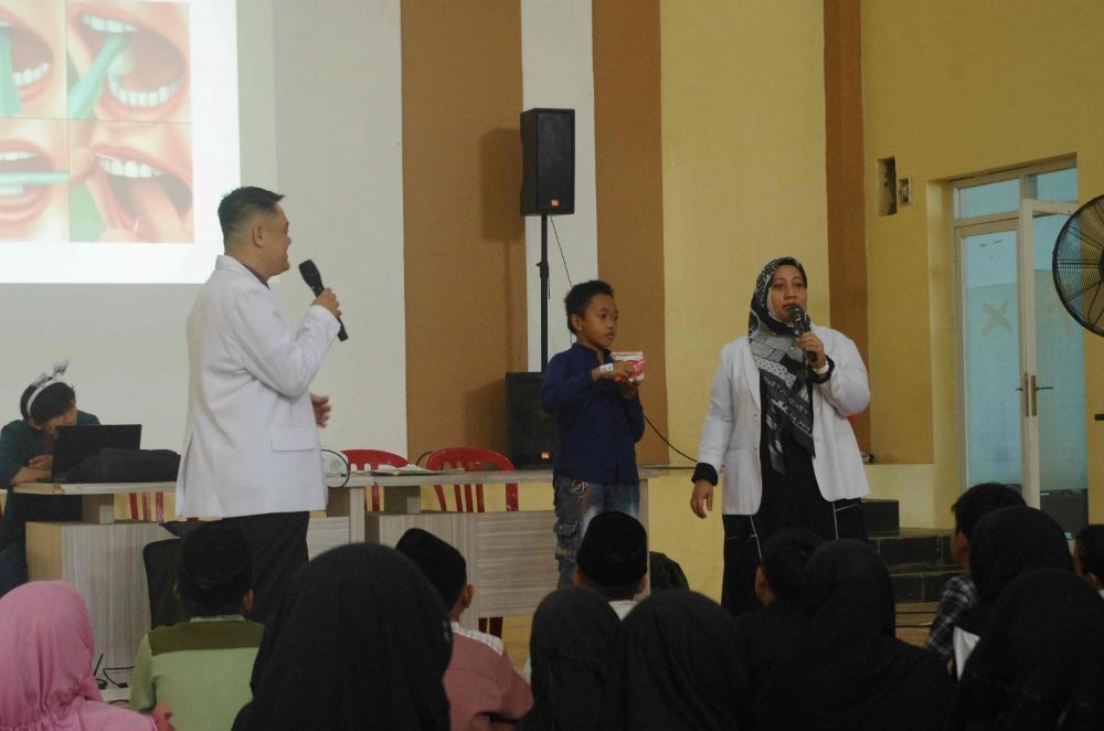 71-siswa-sd-di-desa-tanjungsari-antusias-ikuti-penyuluhan-kesehatan-gigi-dan-mulut-oleh-itb