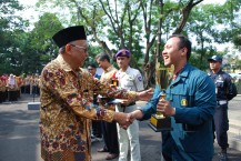 lomba-kebersihan-itb-berikan-piala-rektor-kepada-himpunan-mahasiswa-metalurgi
